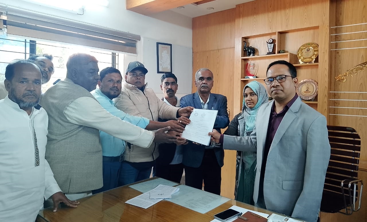 টাঙ্গাইল -১ আসনে প্রার্থী কর্নেল আসাদুল ইসলাম আজাদের পক্ষে মনোনয়নপত্র সংগ্রহ